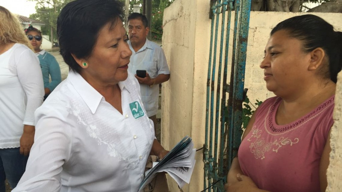 Candidata de Nueva Alianza, recorre calles buscando el voto ciudadano