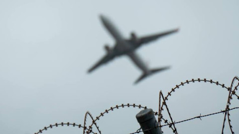 Lleva a cabo EU primer vuelo de ‘autodeportados’
