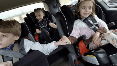 Familia adopta a cinco hermanos que fueron separados en casas de adopción 