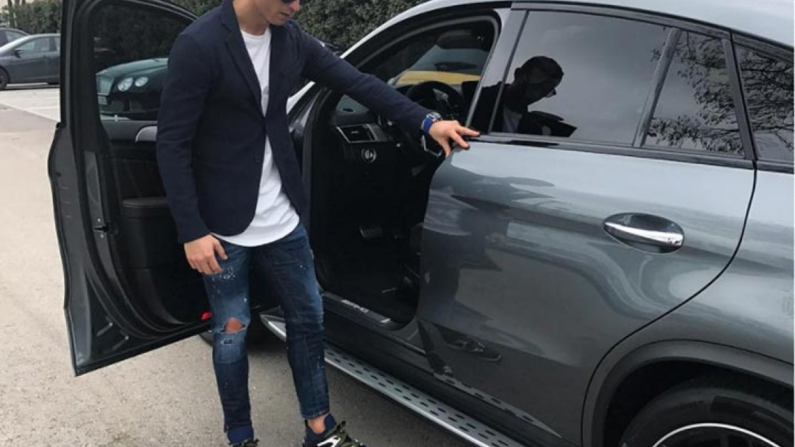 Cristiano Ronaldo presume su nuevo auto 