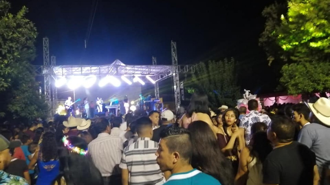 Miles festejaron a Jatziry en su día