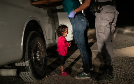 Fotografía de niña migrante llorando, ganadora del World Press Photo 2019