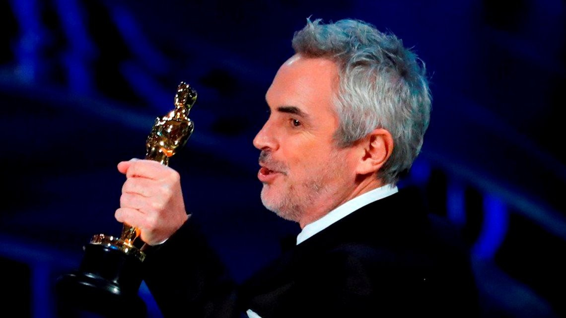 Cuarón y "Roma" cierran la temporada de premios con 3 Oscares