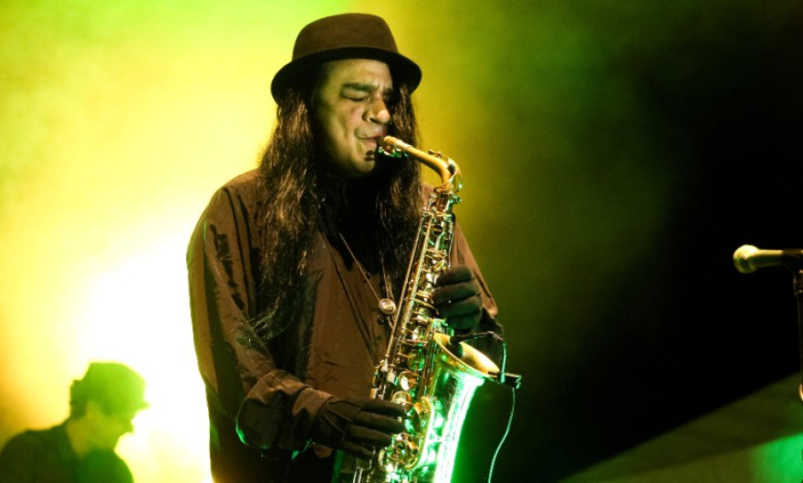 Sax', de la banda Maldita Vecindad, da positivo a Covid-19 