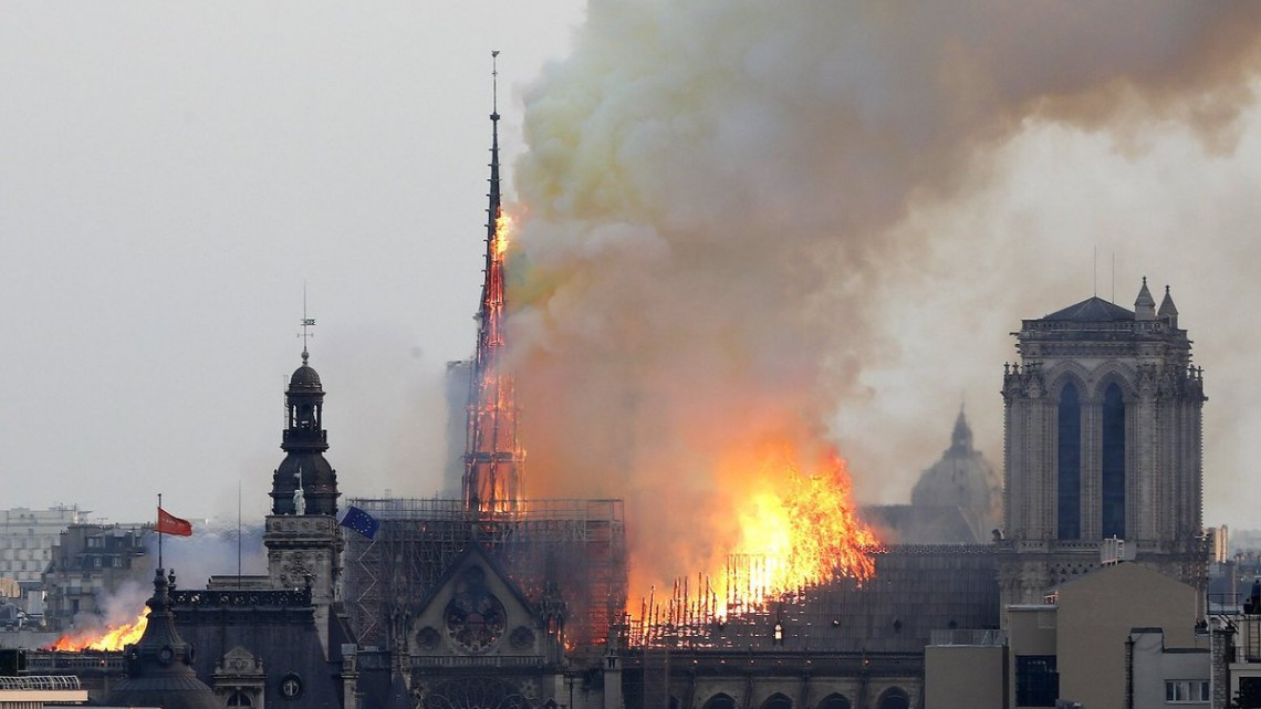 Catedral de Notre Dame se incendia