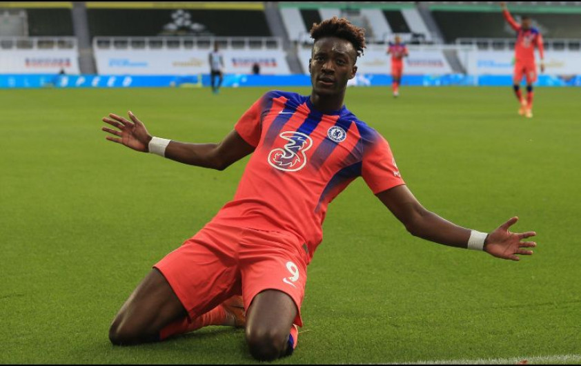 Chelsea derrota 2-0 al Newcastle United y es líder de la Premier League