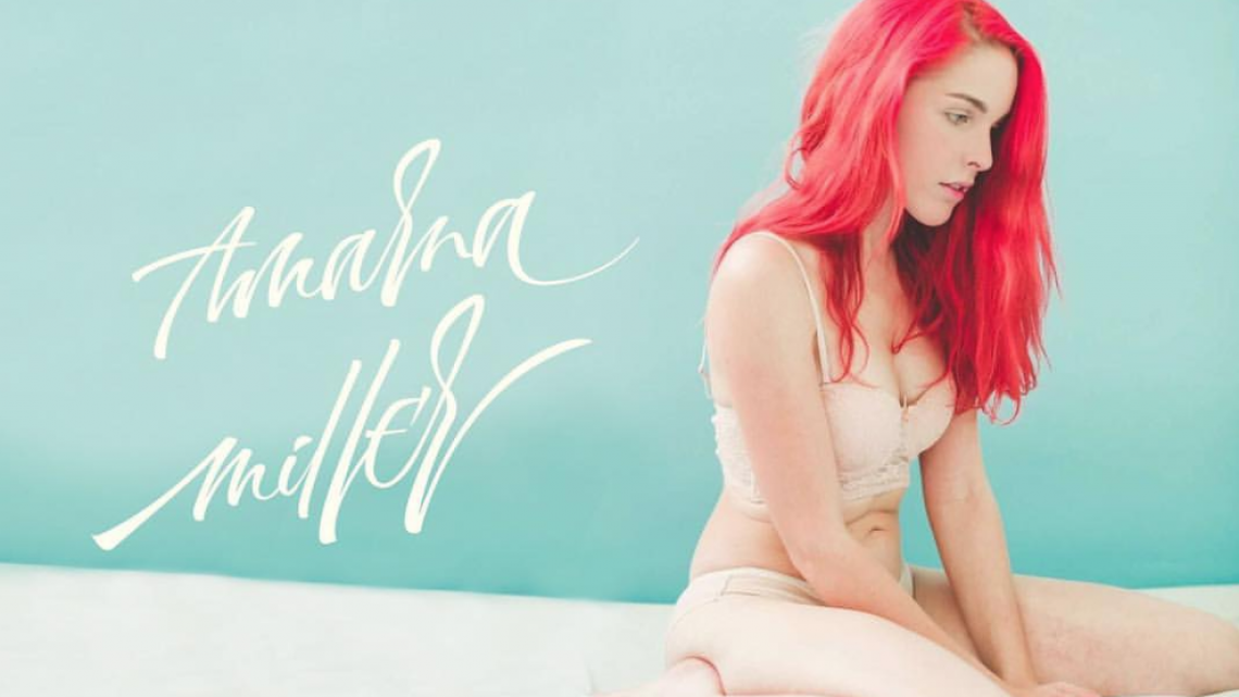 Muestra actriz porno su cuerpo tras accidente de tránsito