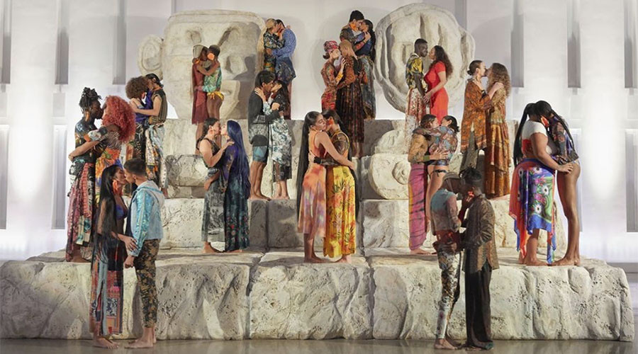 Hija de Madonna participa en 'orgía' pública