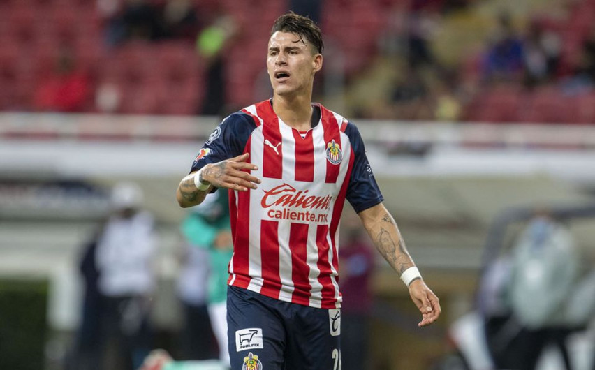 Chicote Calderón se disculpa por seña obscena a fanáticos de Chivas