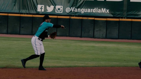 Saraperos derrota 12-4 a Sultanes en el primero de la Serie 