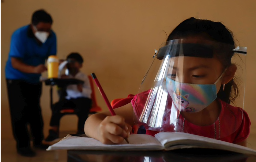 830 alumnos de educación básica regresan a clases presenciales 