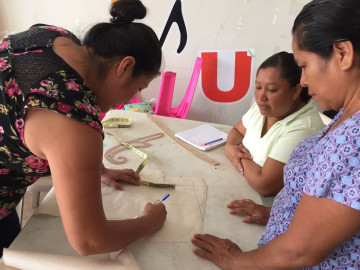 Mujeres y hombres emprendedores desarrollan sus talentos en Los Almendros