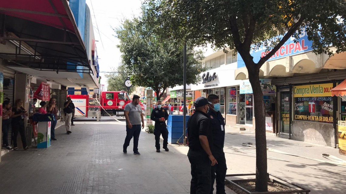 Atiende PCyB incendio en boutique de la Peatonal Hidalgo