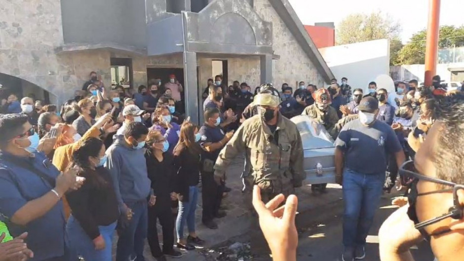 Rinden homenaje y despiden a bombero de Matamoros que perdió la vida tras ser atropellado 