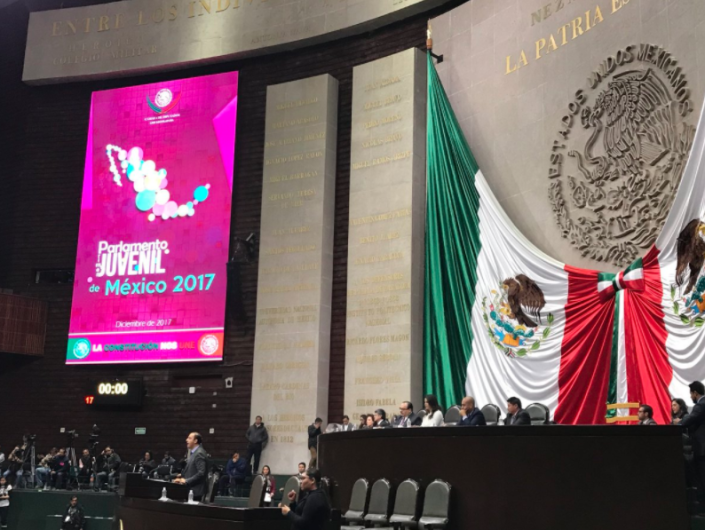 Primer Parlamento Juvenil de México es instalado