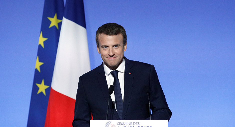 Macron cambia dos ministros por renuncias en Ecología y Deportes