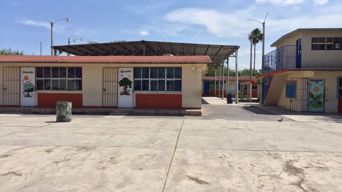 Piden padres de familia condiciones dignas para sus hijos