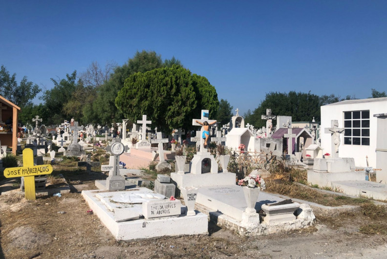 Extienden horario en panteones municipales por celebración de Día de Muertos 