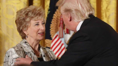 Trump elige a Linda McMahon, exejecutiva de lucha libre, como secretaria de educación