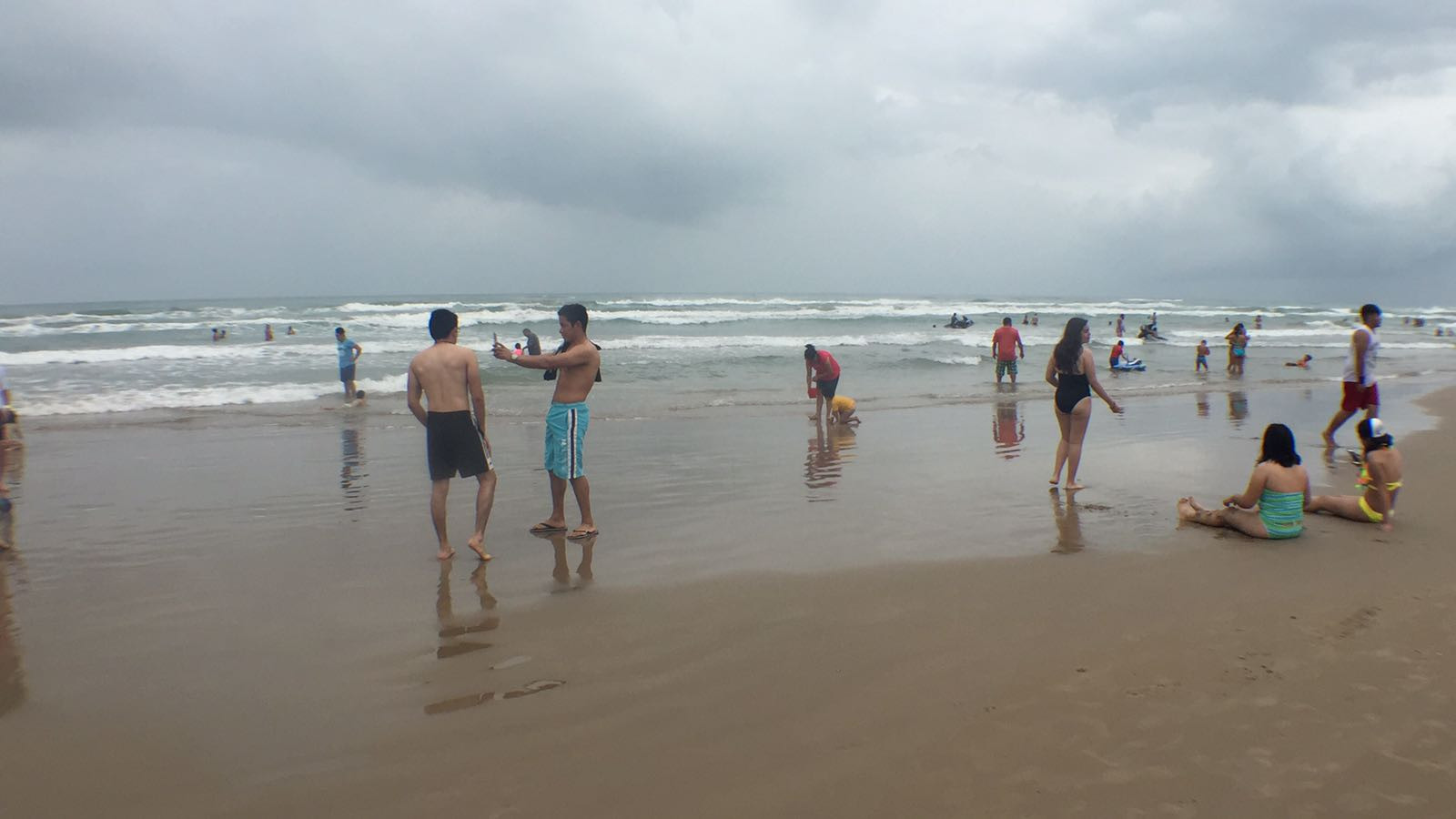 Arriban a playa Miramar 17 mil personas en jueves santo