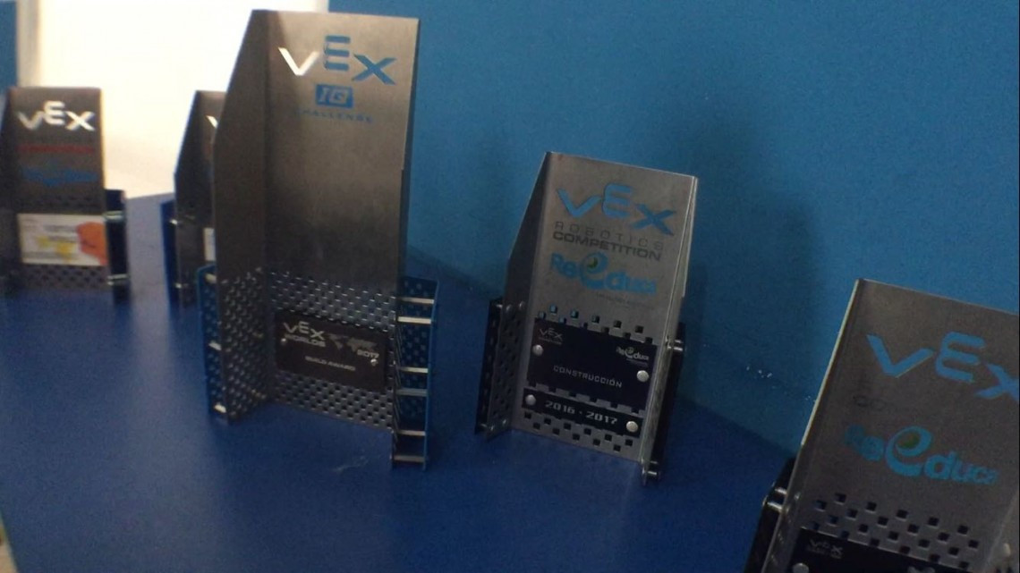 Amplían sus talentos niños que incursionan en robótica