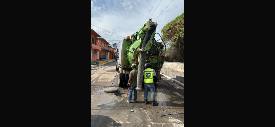 Sondeó COMAPA líneas de drenaje sanitario en distintos puntos de la ciudad