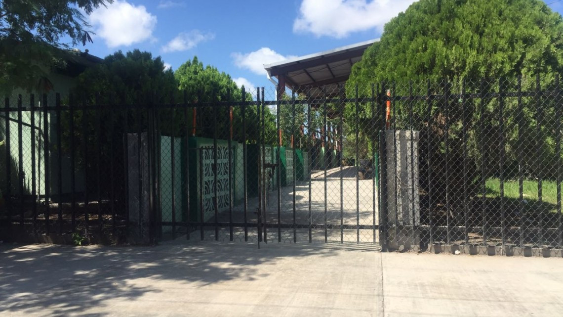 Exigen padres de familia maestro para tercer grado de primaria