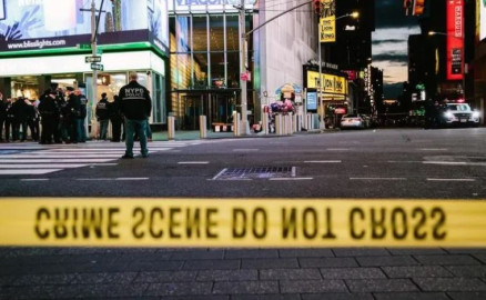 Mueren dos mujeres tras ataque a autobús en California 