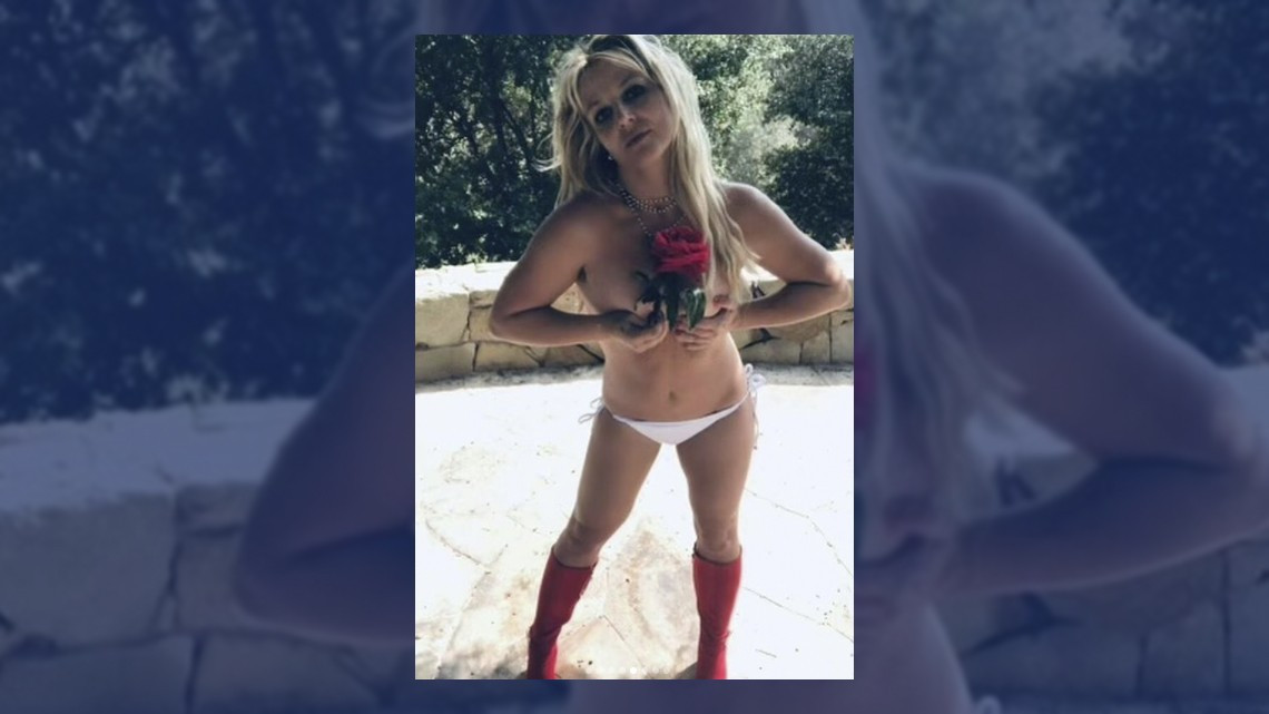 Britney Spears celebra renuncia de tutela de su padre posando en topless