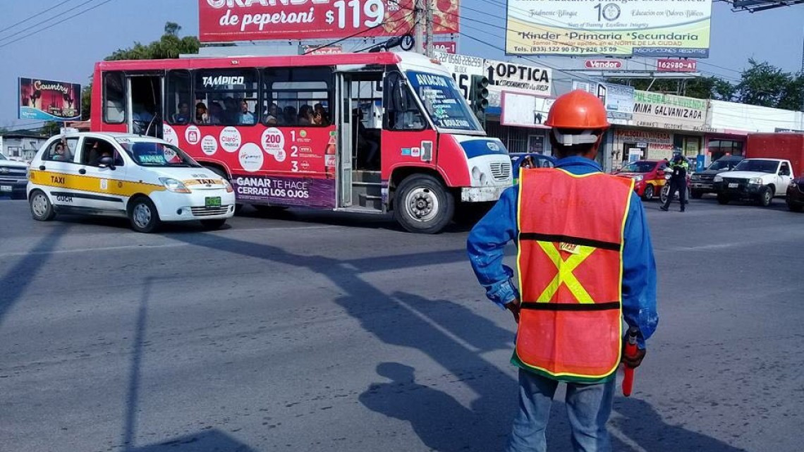 CIerran el paso en la Avenida Hidalgo por Obras de paso Inferior  