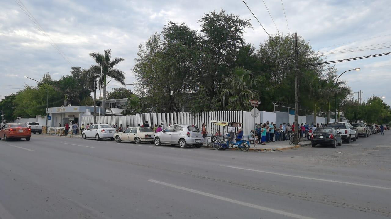 Largas filas para la incorporación al programa 65 y más  