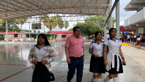 Evacuan a estudiantes del CBtis 135 por alerta sísmica 