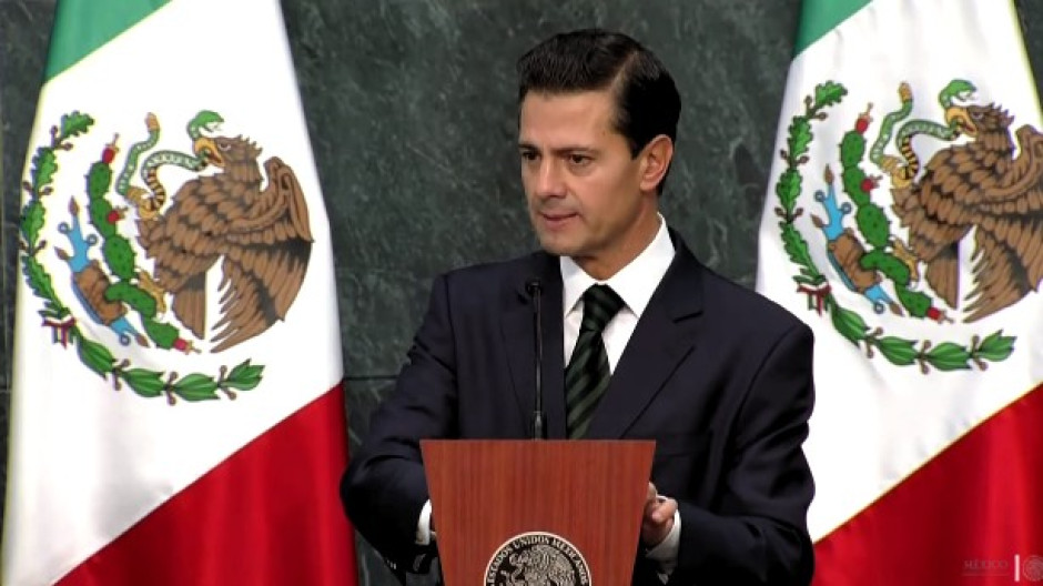 Visita EPN a lesionados del ataque en el colegio en Monterrey 