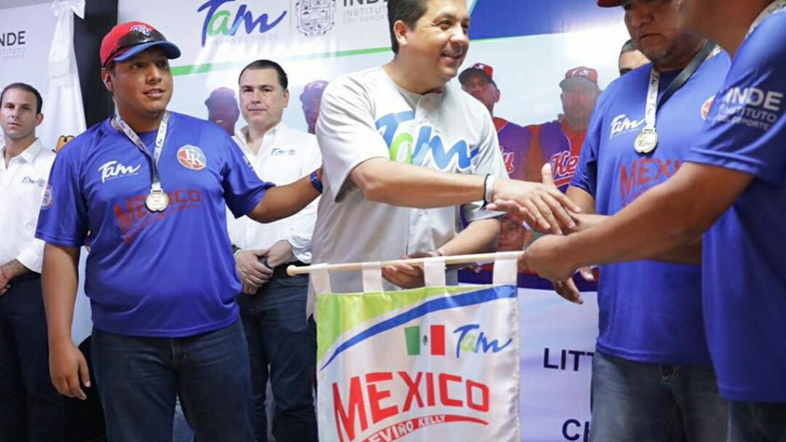 Cabeza de Vaca alienta a jugadores de la Treviño Kelly 