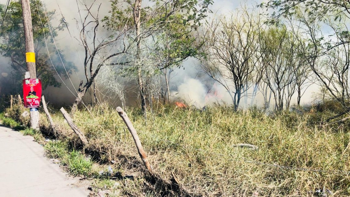 Cierran la Pedro Cárdenas por incendio de zacatal