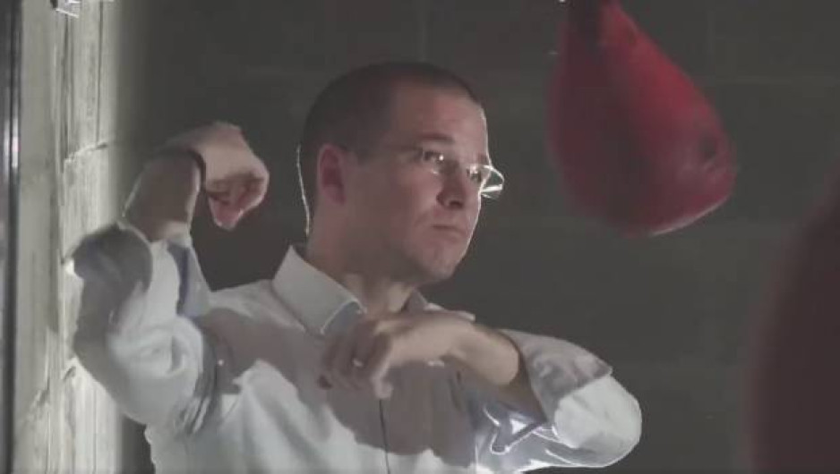 Anaya se prepara para el debate golpeando pera de Box