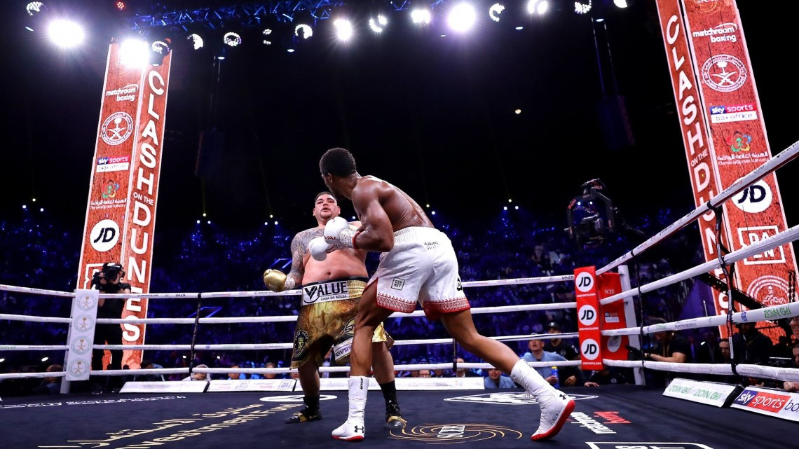 Andy Ruíz pierde la batalla de las dunas ante Joshua