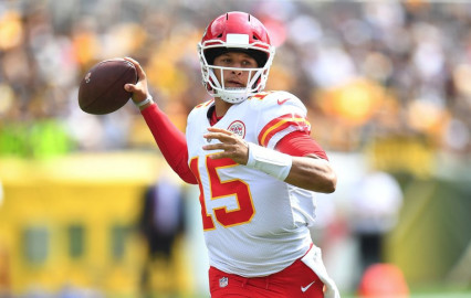 Chiefs vencen a Steelers 42-37