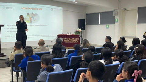 Ofrecen a estudiantes plática de primeros auxilios psicológicos