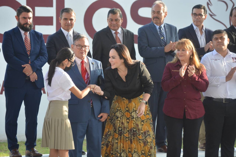 Alcaldesa reafirma su compromiso con la educación en el regreso a clases 