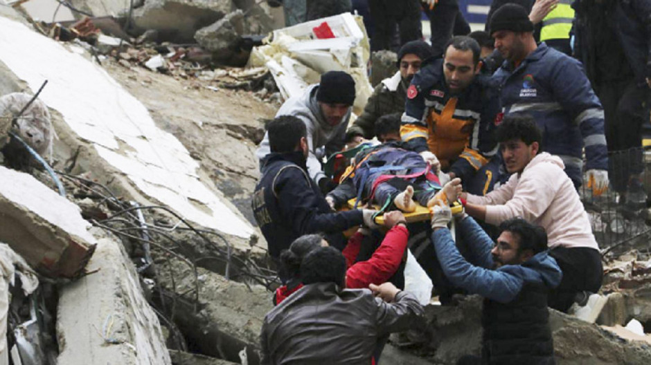 Más de mil 700 muertos por sismo de magnitud 7.8 en Turquía y Siria