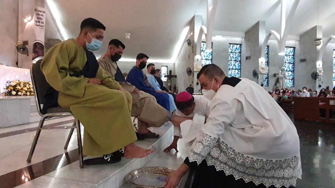 Conmemoran con el Lavatorio de Pies