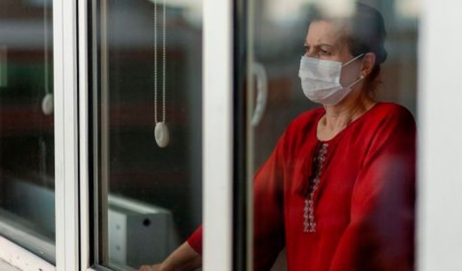 Pacientes de Covid-19 ya no estarán obligados a aislarse en Inglaterra