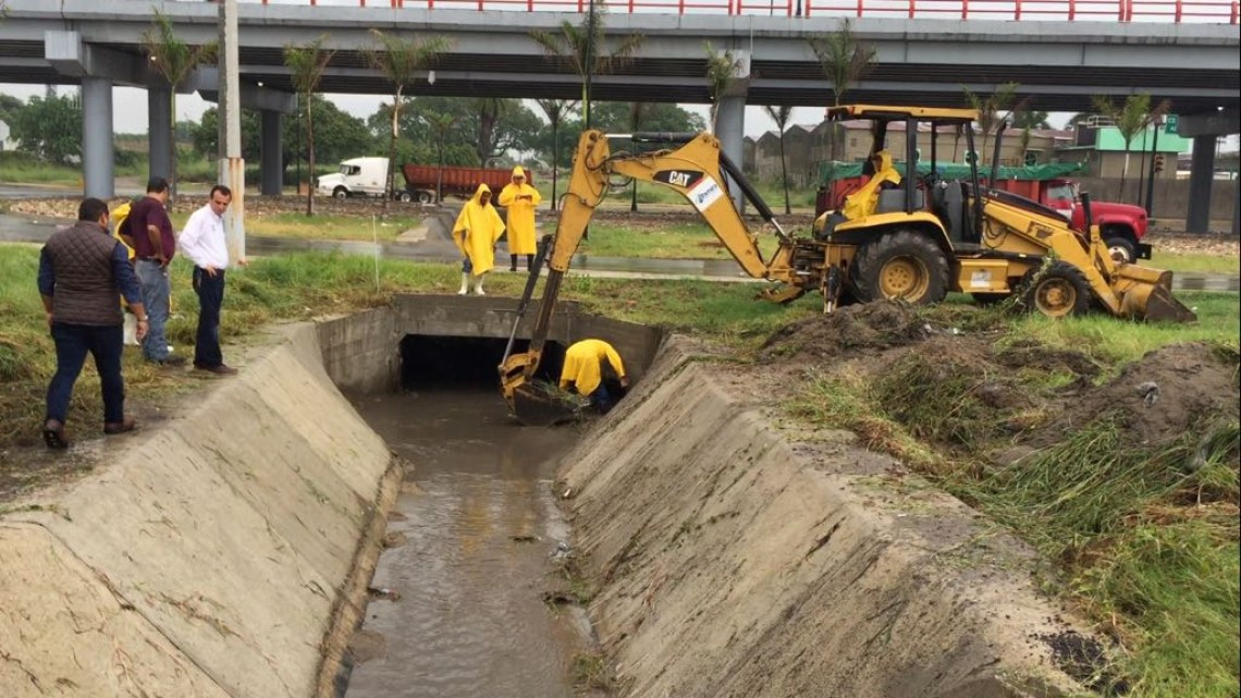 Limpieza de pluviales disminuye problemas de encharcamiento