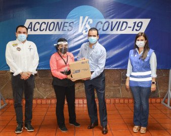 Apoya Rivas con despensas a empleados de restaurantes