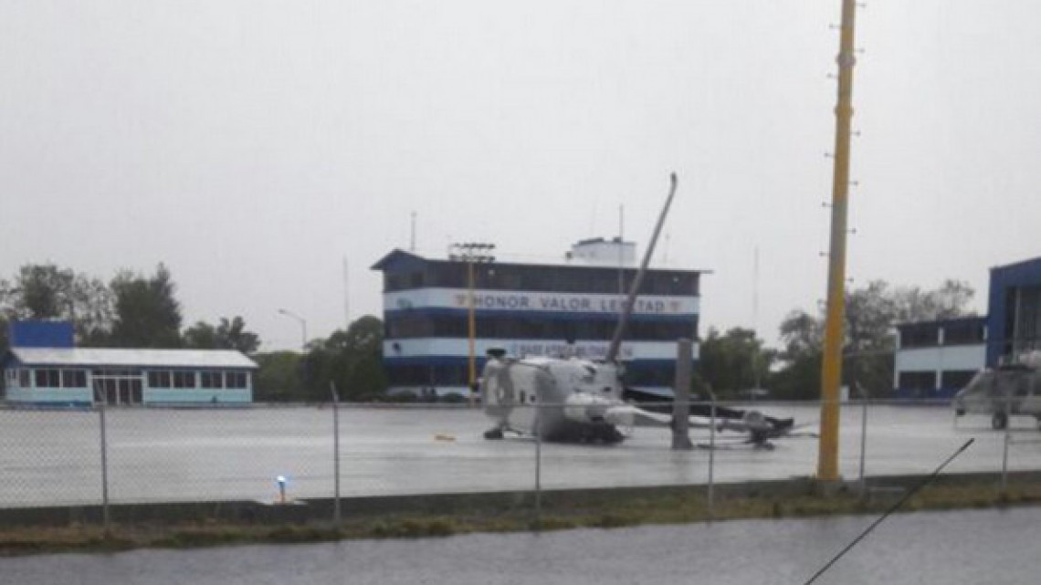 Hangar de aeropuerto de Monterrey colapsa por fuertes vientos