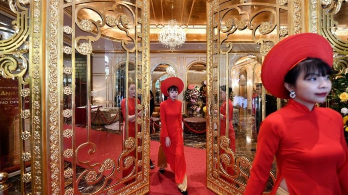 Inauguran hotel en Vietnam chapado en oro