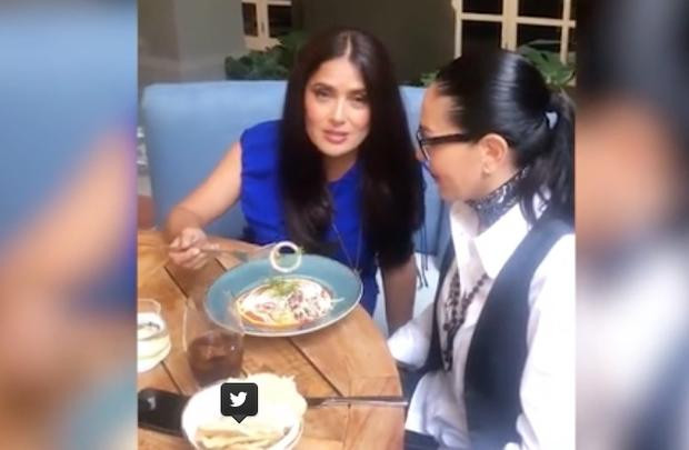 Así disfruta Salma Hayek de su visita a CDMX
