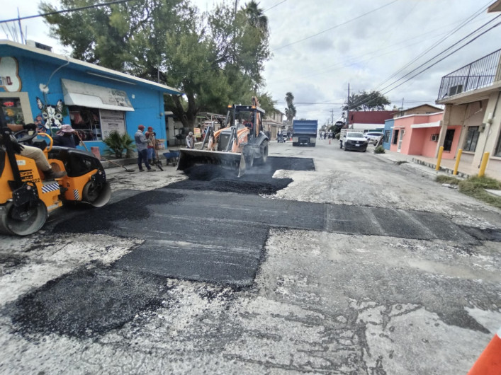 Rehabilitaron vialidades en Reynosa con 1,900 toneladas de asfalto 