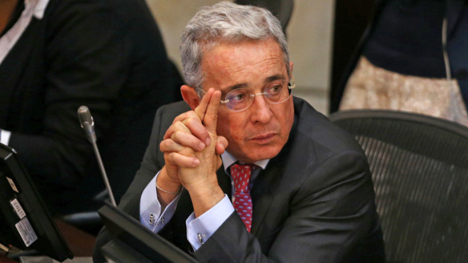 Uribe interpone un recurso contra los magistrados que lo investigan   